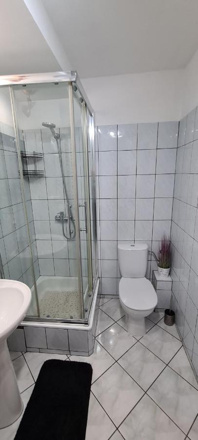 Quiet Basement Apartment Poznan Exterior photo