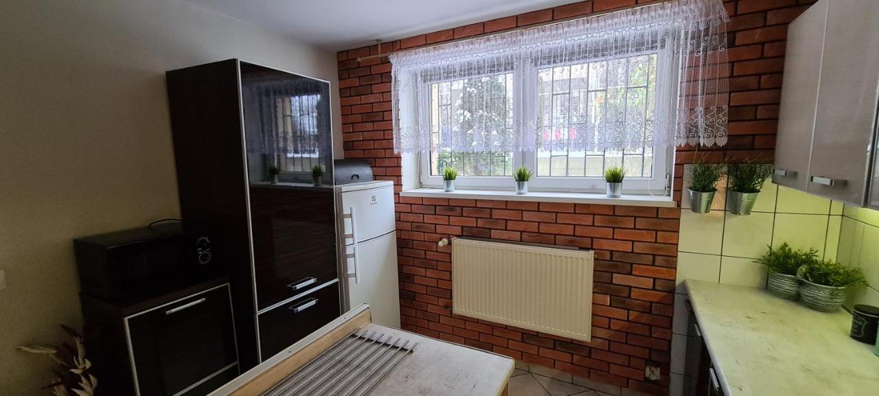 Quiet Basement Apartment Poznan Exterior photo